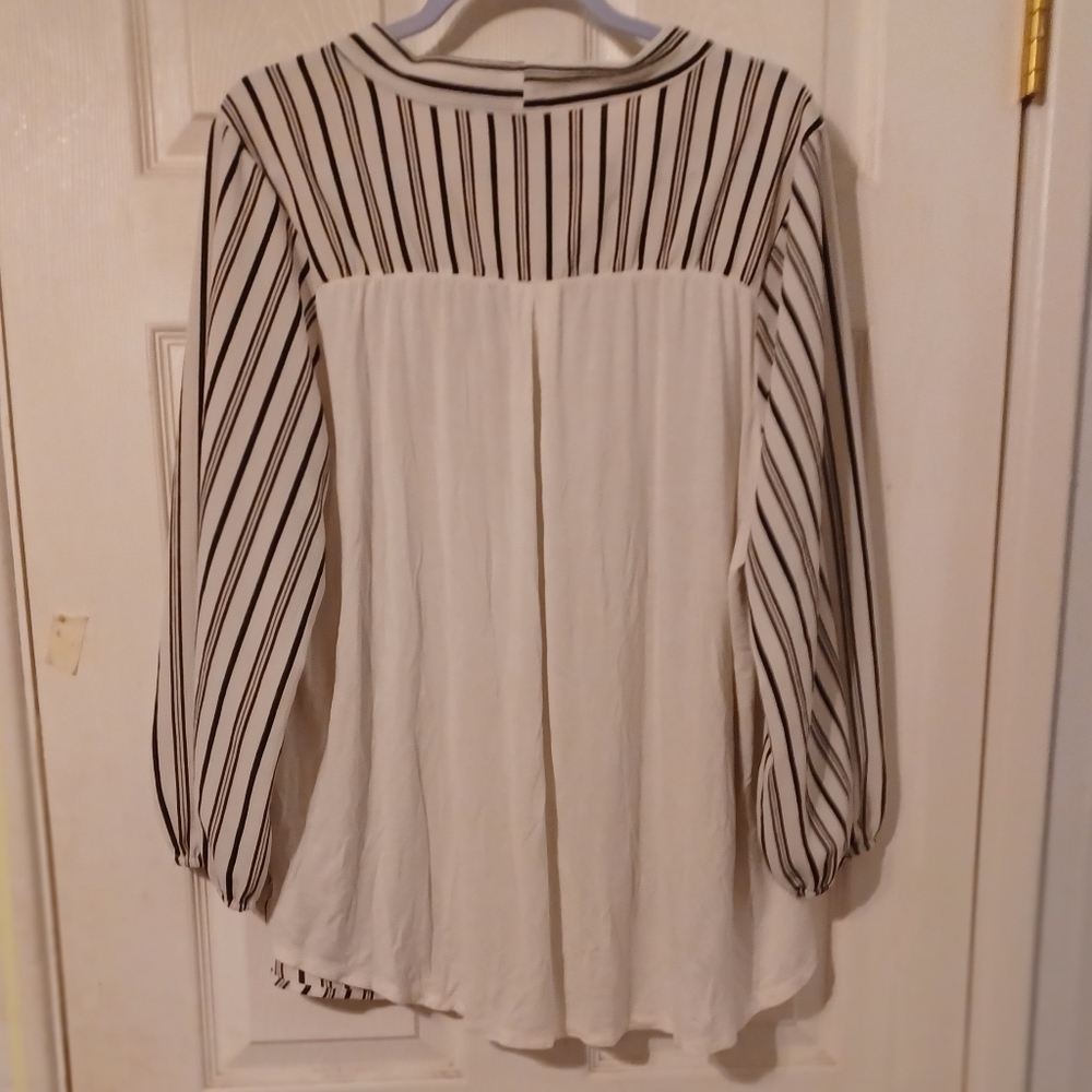 💰 Tempted Hearts Tie Front Blouse - Picture 2 of 9